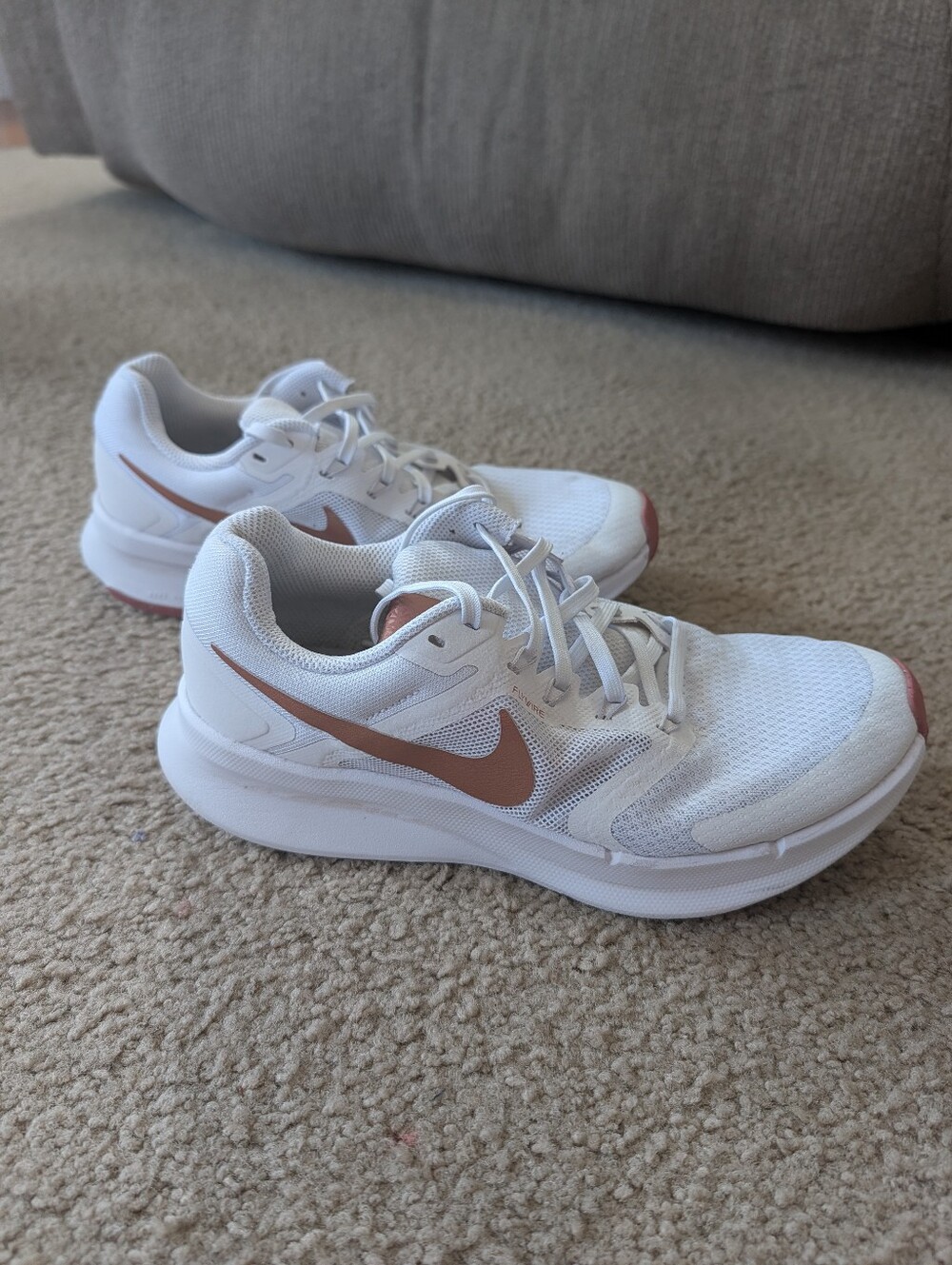 Nike Women’s White Running Sneakers with Rose Metallic Swoosh